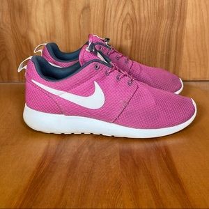 Nike Roshe One Athletoc Shoes Pink Womens 7.5 SEF0973